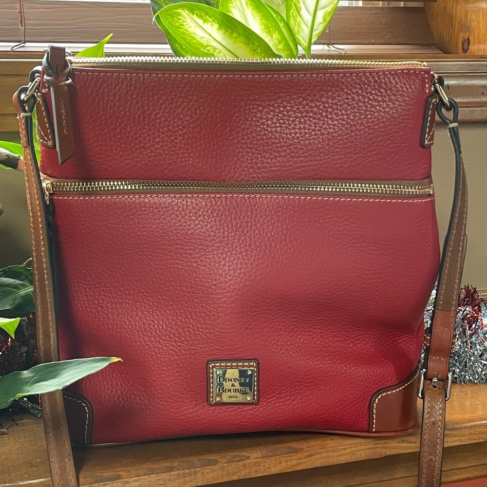 DOONEY & BOURKE PEBBLE GRAIN LEATHER CROSS BODY. RED. BRAND NEW.
